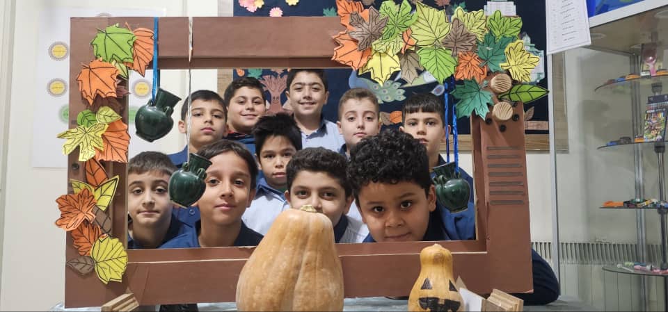 متولدین آبان دبستان شیخ محمد خیابانی-1404